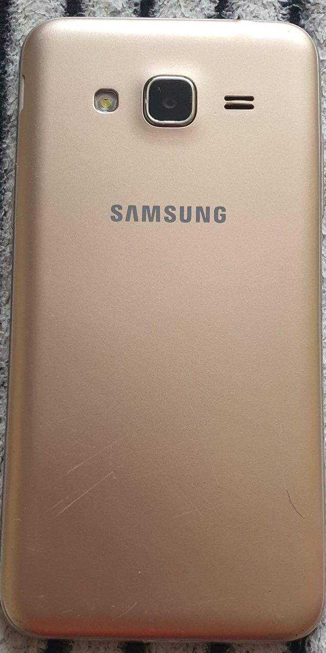 Smartphone Samsung galaxy J3. Uszkodzony wyświetlacz