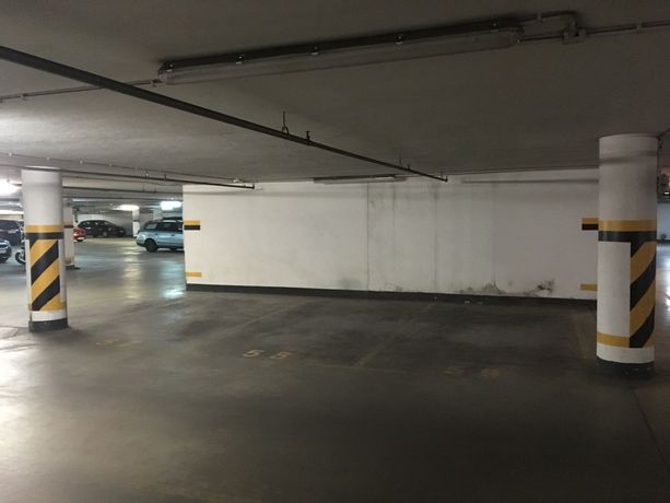 Dwa miejsca postojowe w garażu podziemnym Bielany