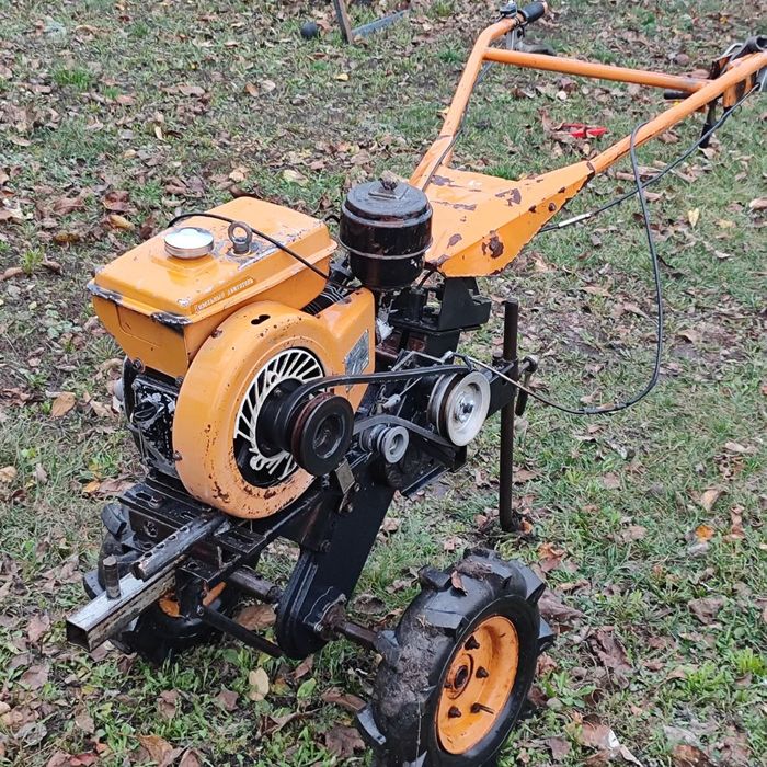 Продам мотоблок +комплект