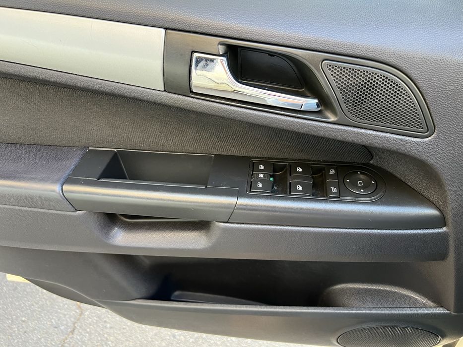 Опель Зафира Б 2013 рік 7 місць 1.6 газ/бенз рестайлинг