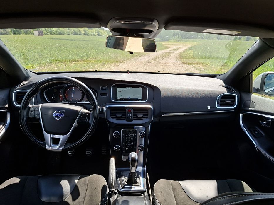 Volvo V40  R-design  D2 2.0 120