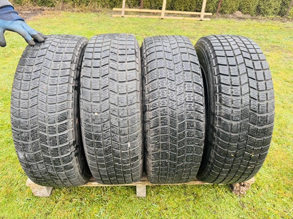 Sprzedam opony zimowe Toyota z felgami 4szt16