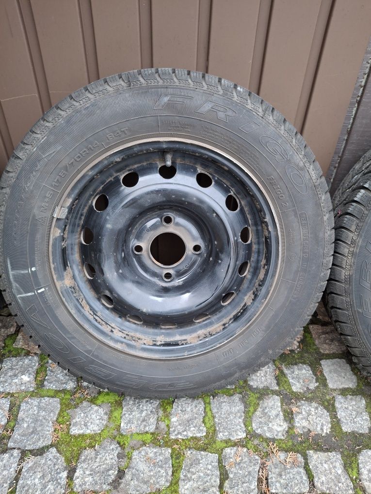 Opony zimowe z felgami citroen c3