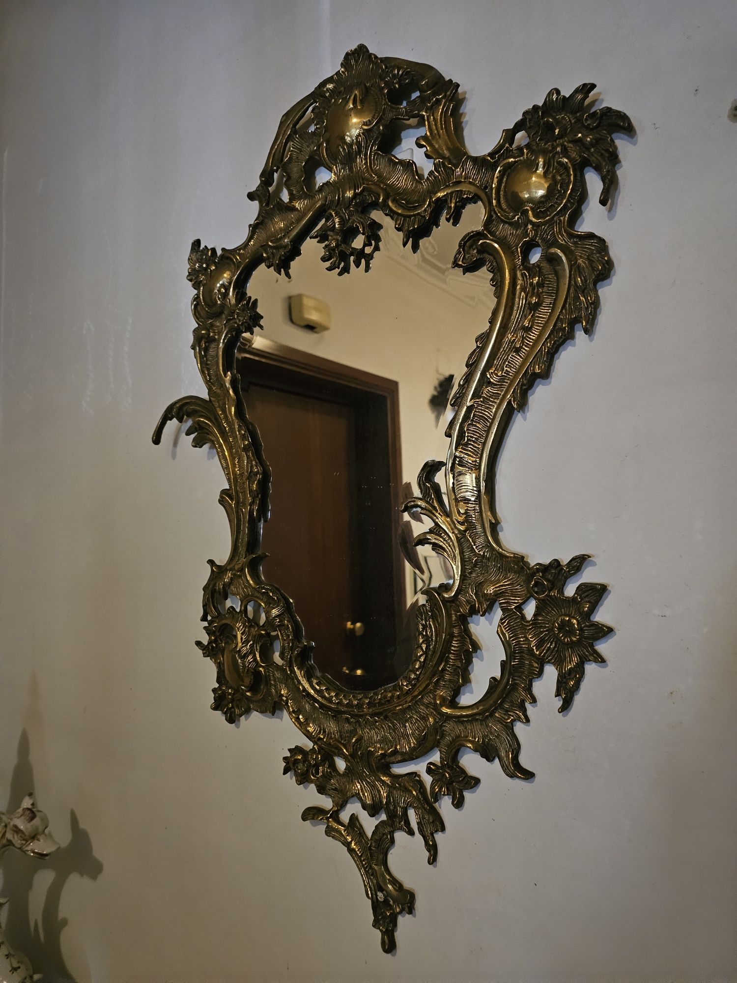 Vendo espelho e mesa  em Cobre