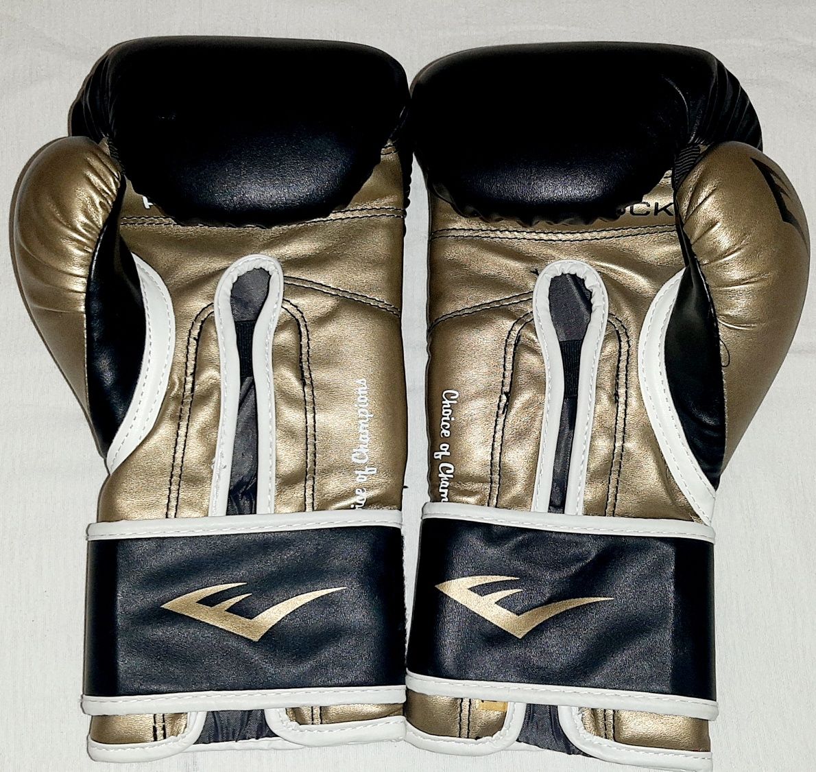 Боксерские перчатки Everlast 14 унций