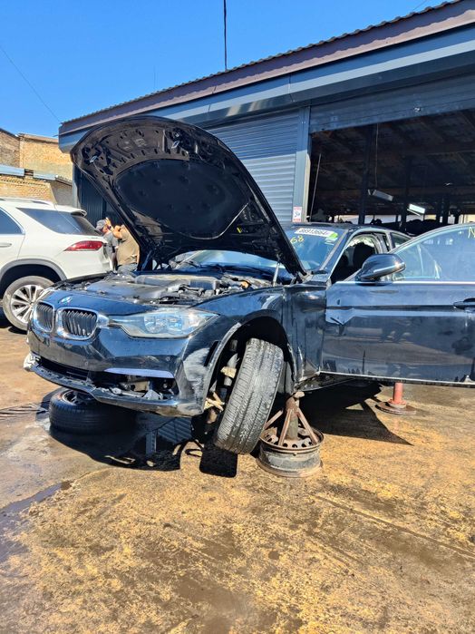Разборка запчасти шрот бмв 3 ф30 Крило крыло BMW 3 F30 розборка