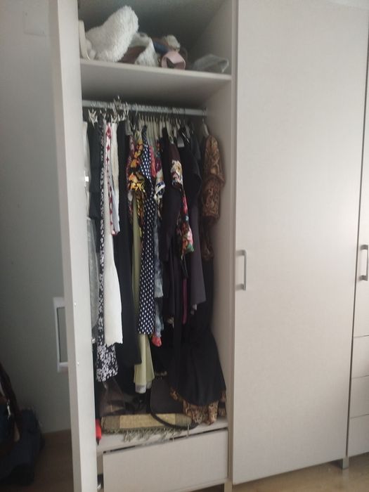 Guarda fatos muito espaço e arrumação