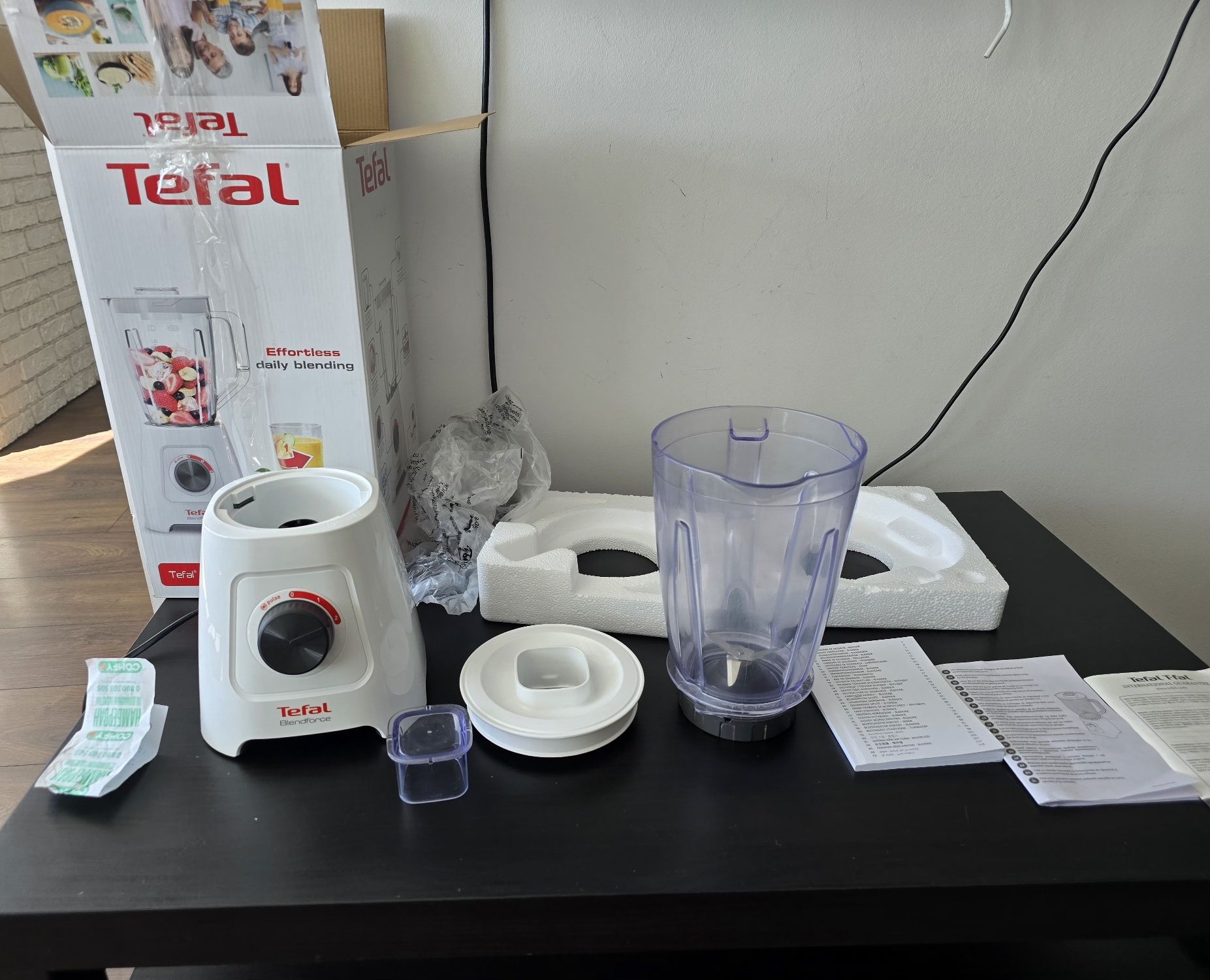 Блендер Tefal . Почти новый. Упаковка, инструкция и чек в порядке.