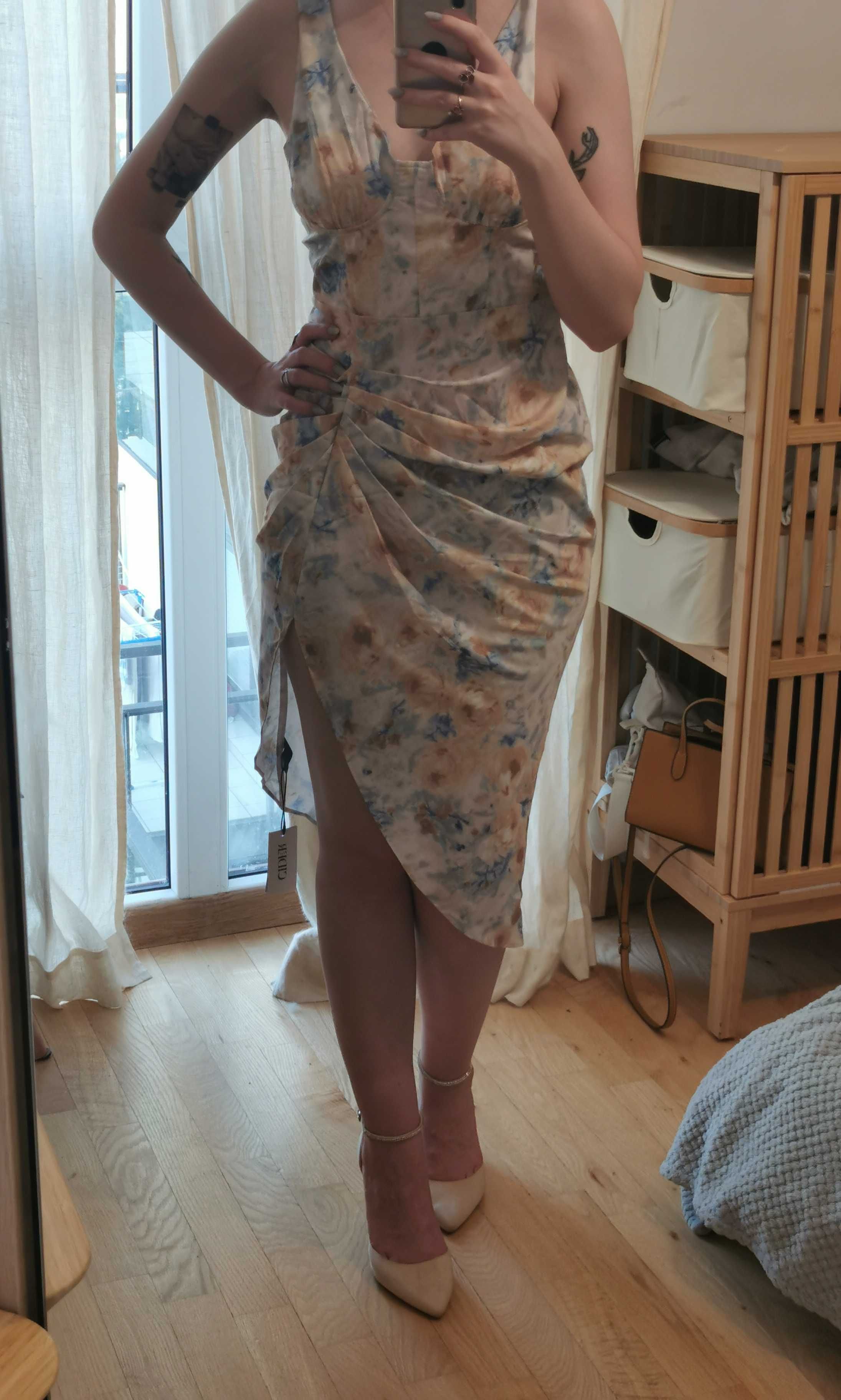 Asymetryczna sukienka midi / mini w akwarelowe kwiaty