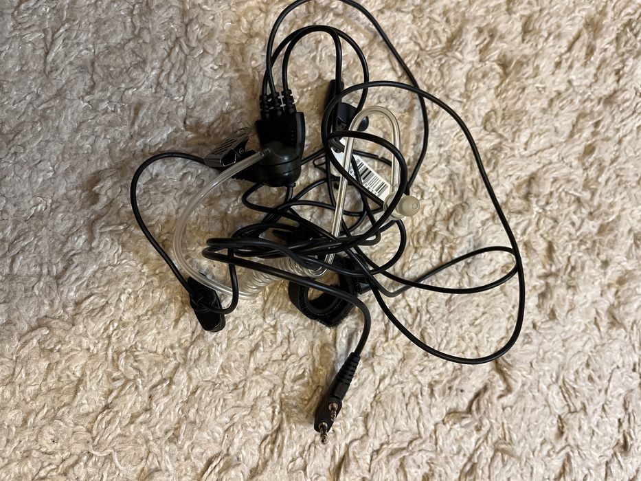 Рація Baofeng UV 5R із гарнітурою і 2 зарядними базами