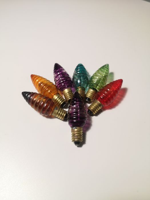 Zestaw zapasowych żarówek do lampek choinkowych z czasów PRL, z lat 80