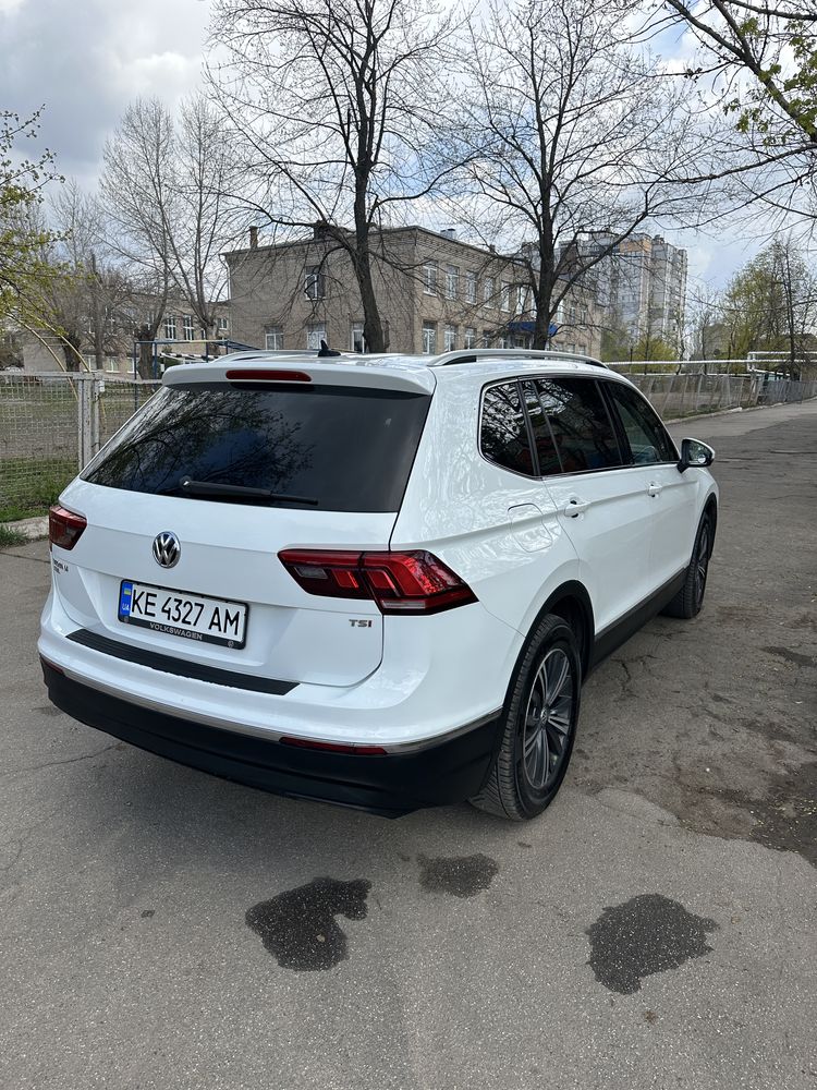 Volkswagen Tiguan SEL 2018 White 2.0L
