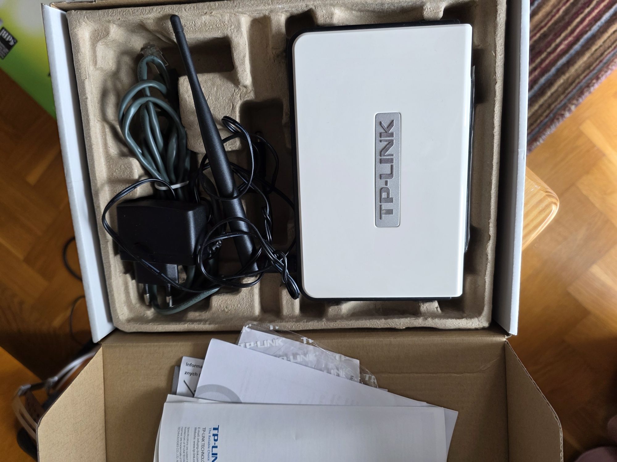 Sprzedam dwa routery Tp-link TL-WR543G oraz Linksys  WRT54GL