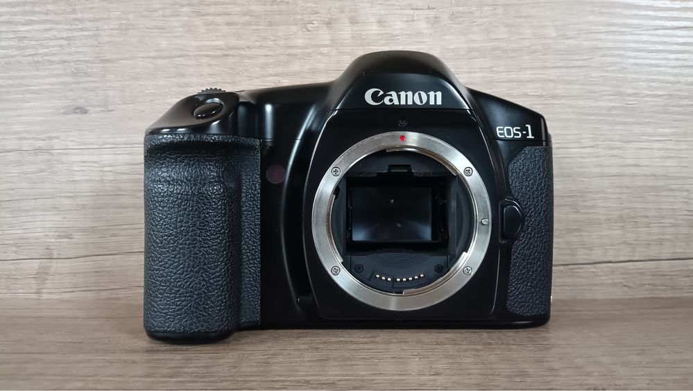 Canon EOS-1 ser 185699 Професійна плівкова камера