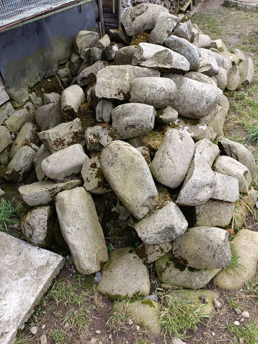 Камінь річковий, великий з чорновою обробкою