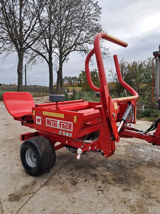 Owijarka samozaładowcza Metal Fach z593 z przednim załadunkiem mc hale