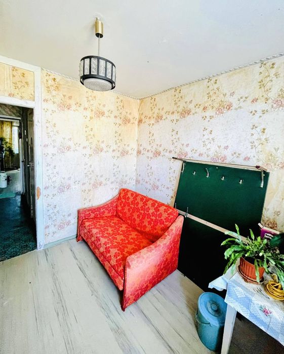 Продам 3-и кімнатну квартиру мікрорайон Шкільний.