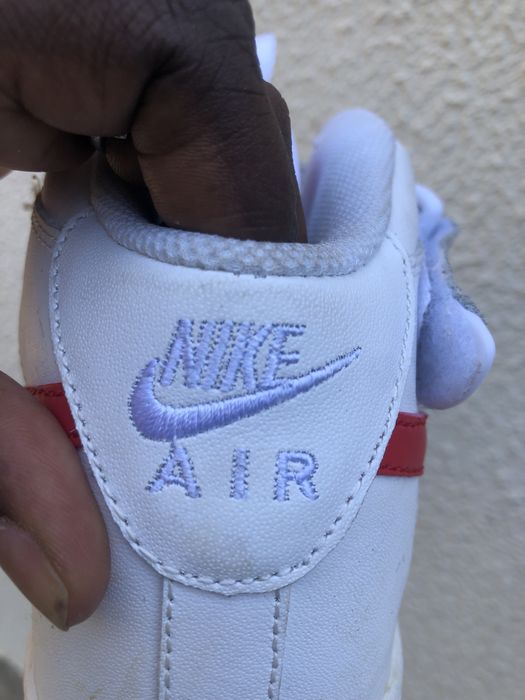 Tenis Nike Air Force 1,( n.41. Cor Branco e vermelho.Cano alto)