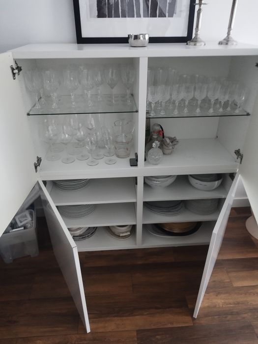 Aparador IKEA espaçoso