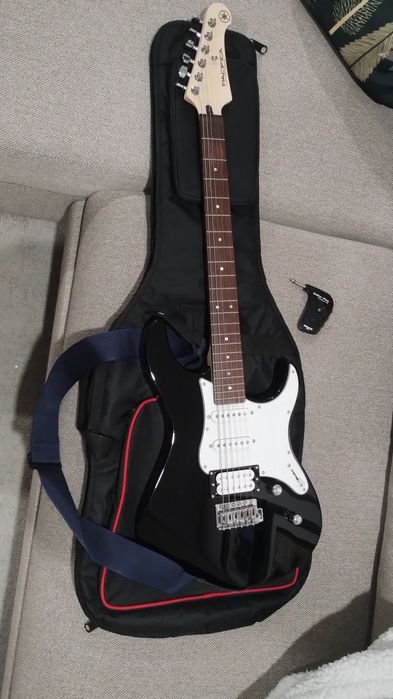 Yamaha Pacifica PAC112V – Como Nova + NUX GP-1 + Saco de Transporte