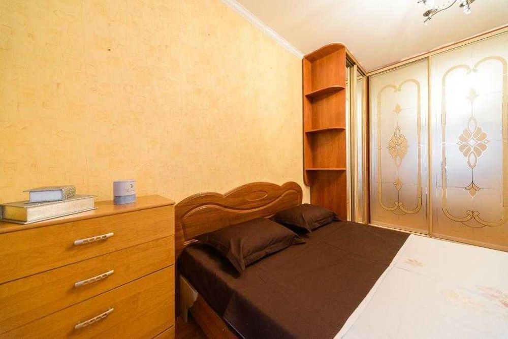 2к ЛЮКС біля метро Дарниця, новий будинок, 6 спальних місць, подобово