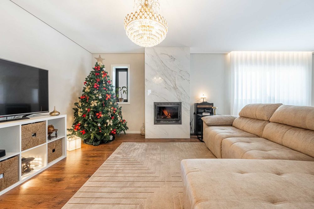 Apartamento T3 | Lareira, Terraço e 2
Lug Garagem