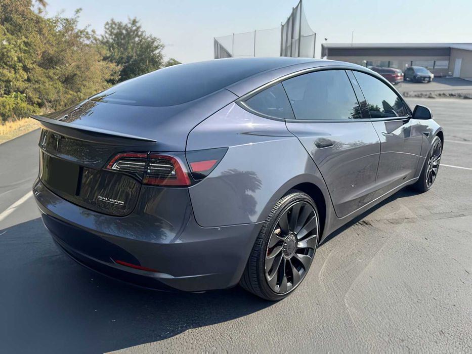 Tesla Model 3      2023