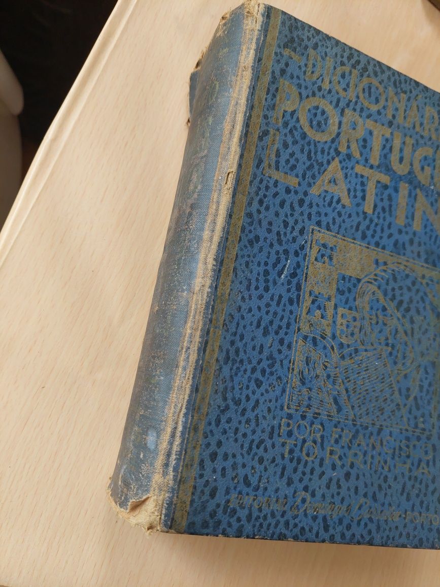 Livro dicionario português latino