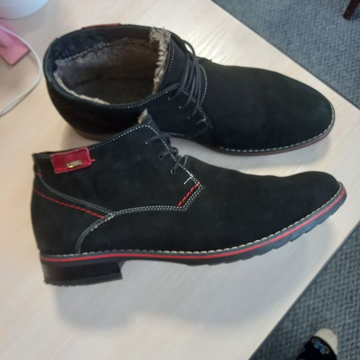 Зимові чоловічі замшеві черевики.