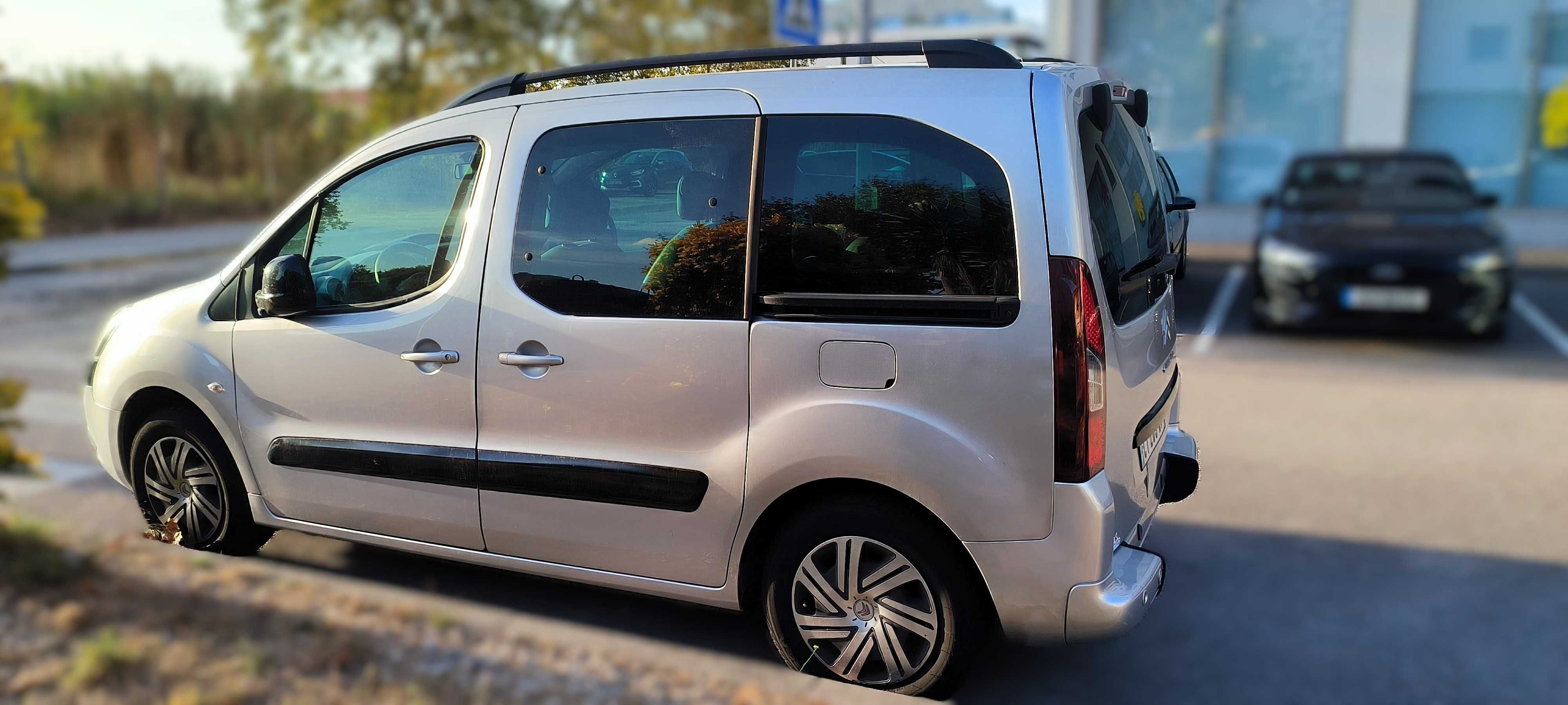 Citroën Berlingo 1.6 HDi 5 Lugares ou 4 Lugares + Cadeira de Rodas