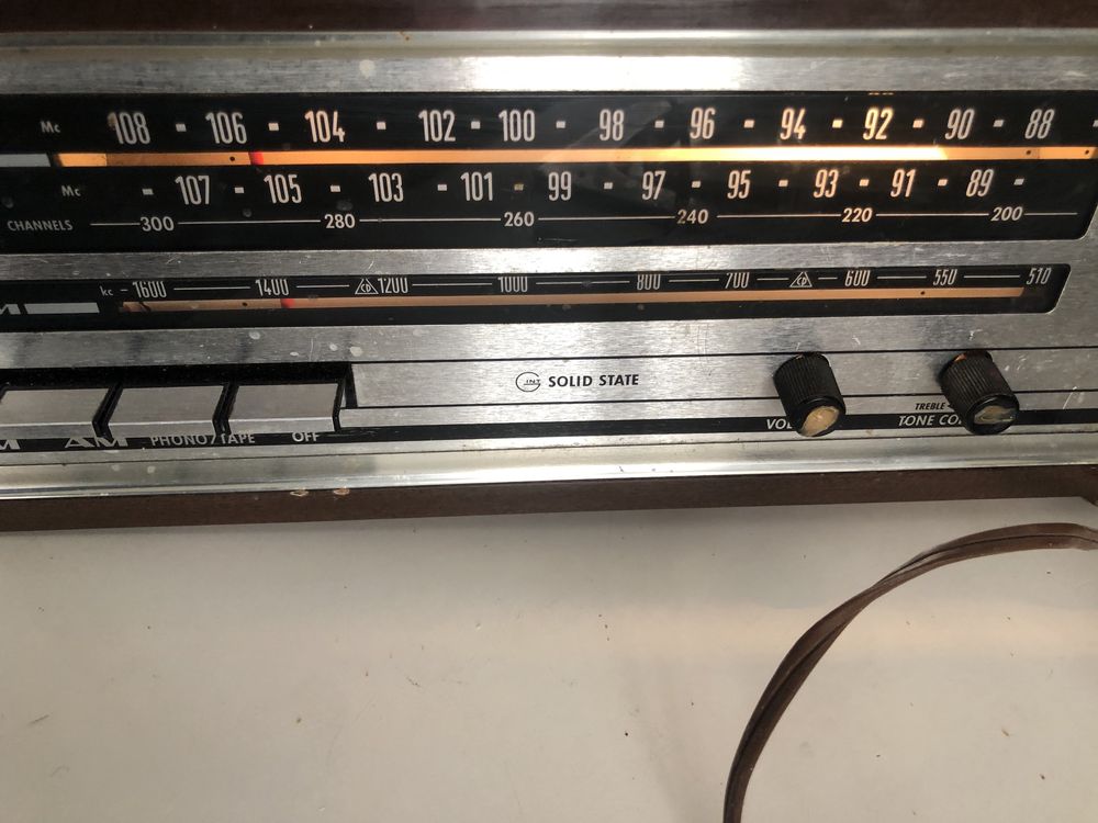 Rádio Grundig antigo - a funcionar