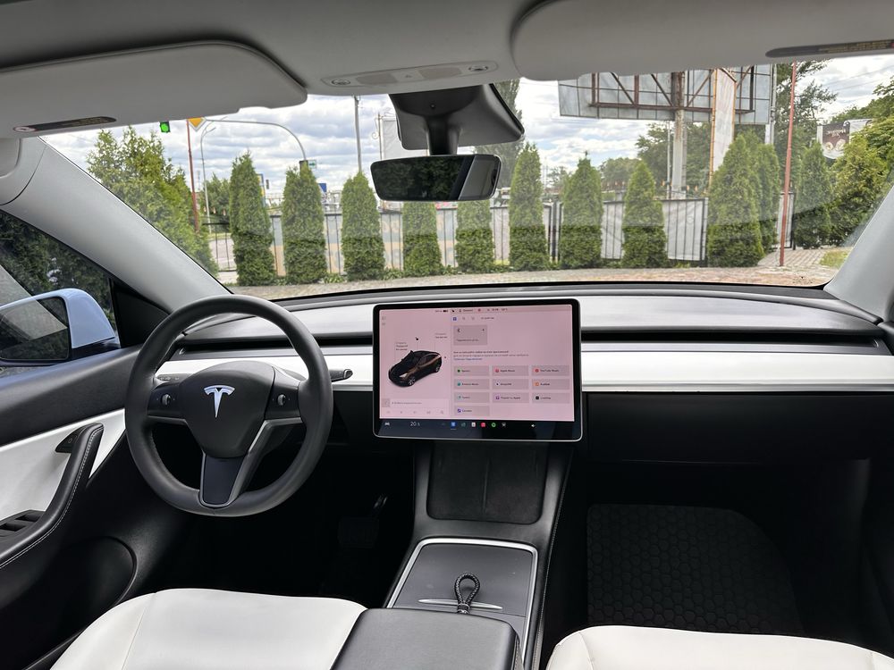 Tesla Model Y Повний прівід батарея 82кіл вожливо обмін!
