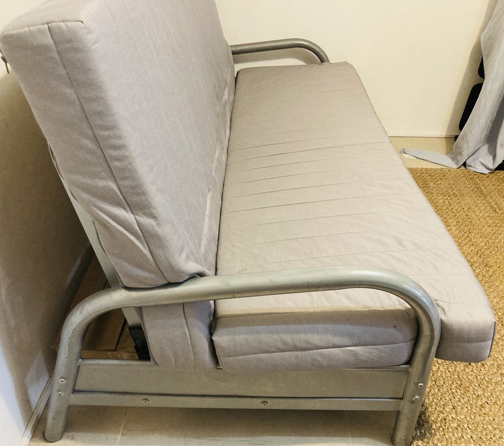 1 Sofá cama quase novo