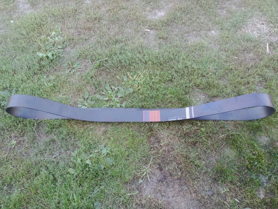 Вали комбайна Вольво 800 та ремінь молотарки