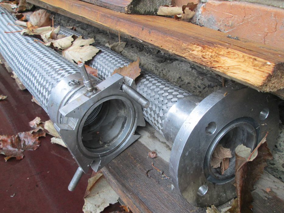 Шланг з нержавіючого сплаву для бензину.