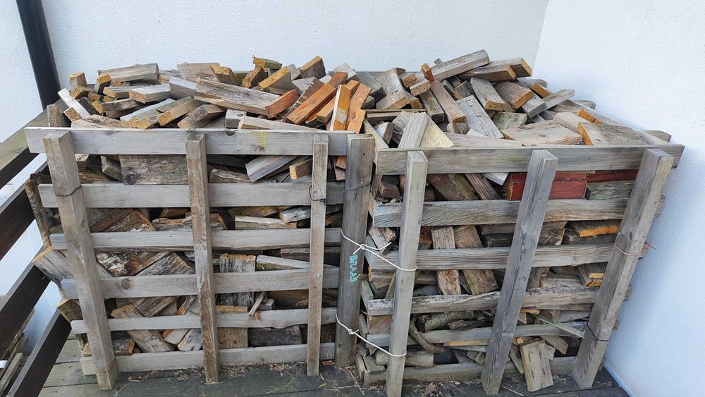 stare pocięte drewno, opał - ok. 4 kubiki/metry sześcienne