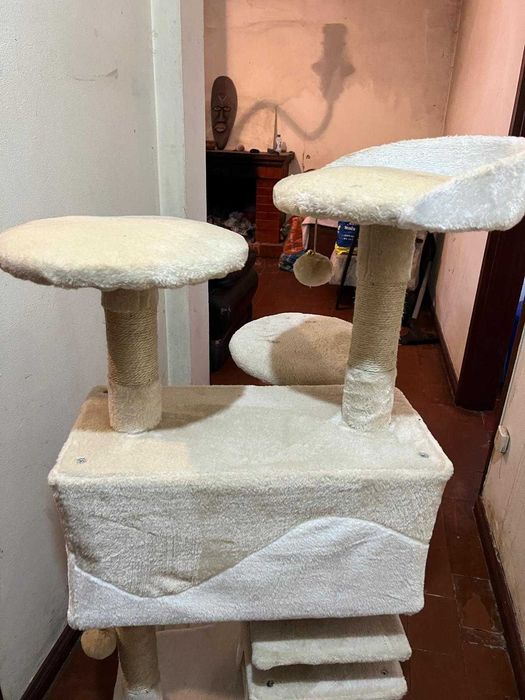 parque de diversao para gato grande branco e beje