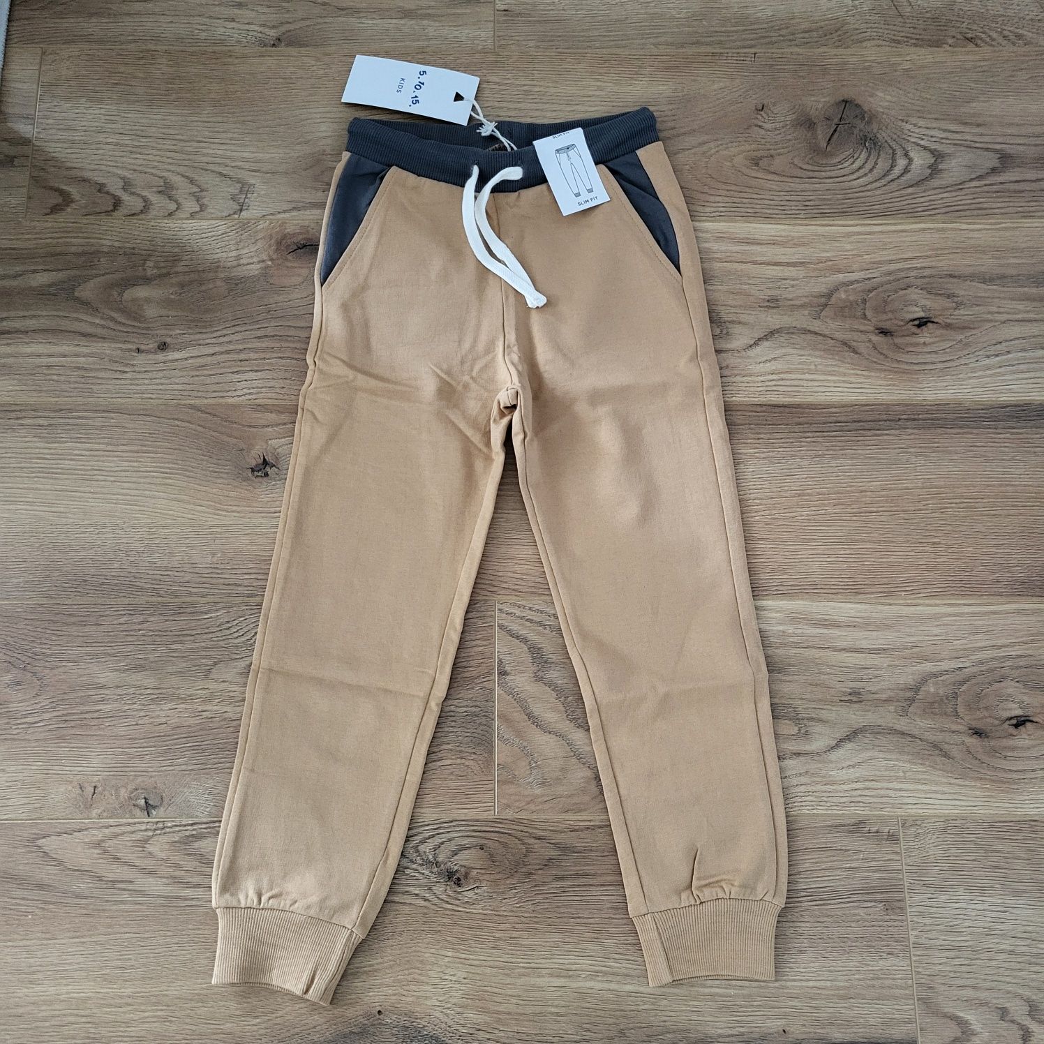 Nowe spodnie dresowe chłopięce jogery r.122,  5.10.15, slim