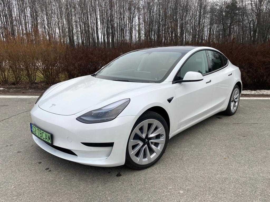 TESLA 3 SR wnętrze All Blac Partial RABATY elektryk wynajem Śląsk