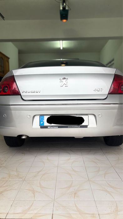 Peugeot 407 cinza claro