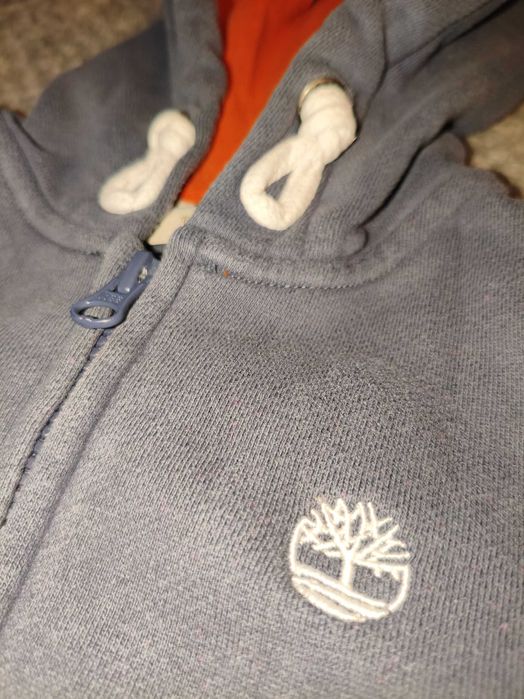Ciepła bluza z kapturem Timberland dla chłopca rozmiar 108