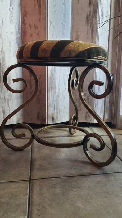 Stołek taboret podnużek stylowy