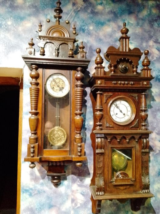 Старинные настенные часы с боем.