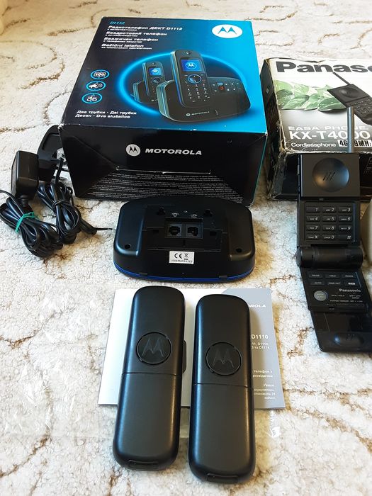 Два радиотелефона Motorola ДЕКТ D1112 и Panasonic KX-T4000