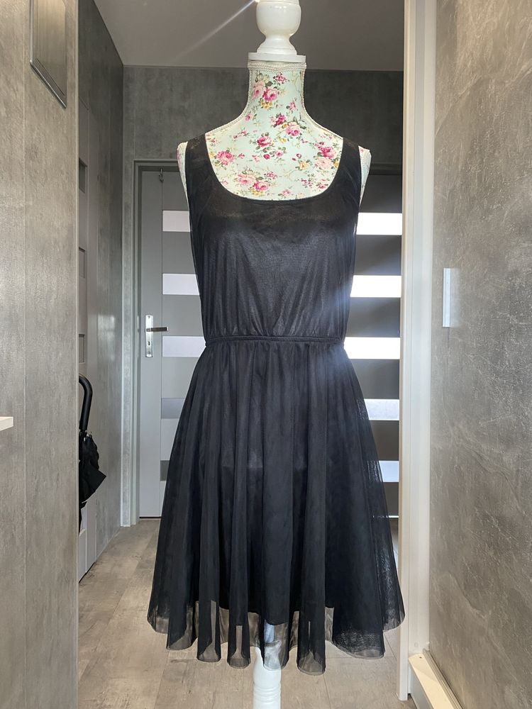 Sukienka tiulowa L 40 Bershka
