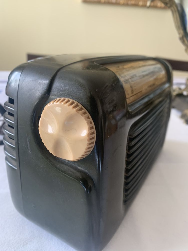 Radio antigo da marca radiomarelli