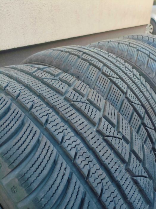 Opony zimowe 235/55 R18 Ładny bieżnik