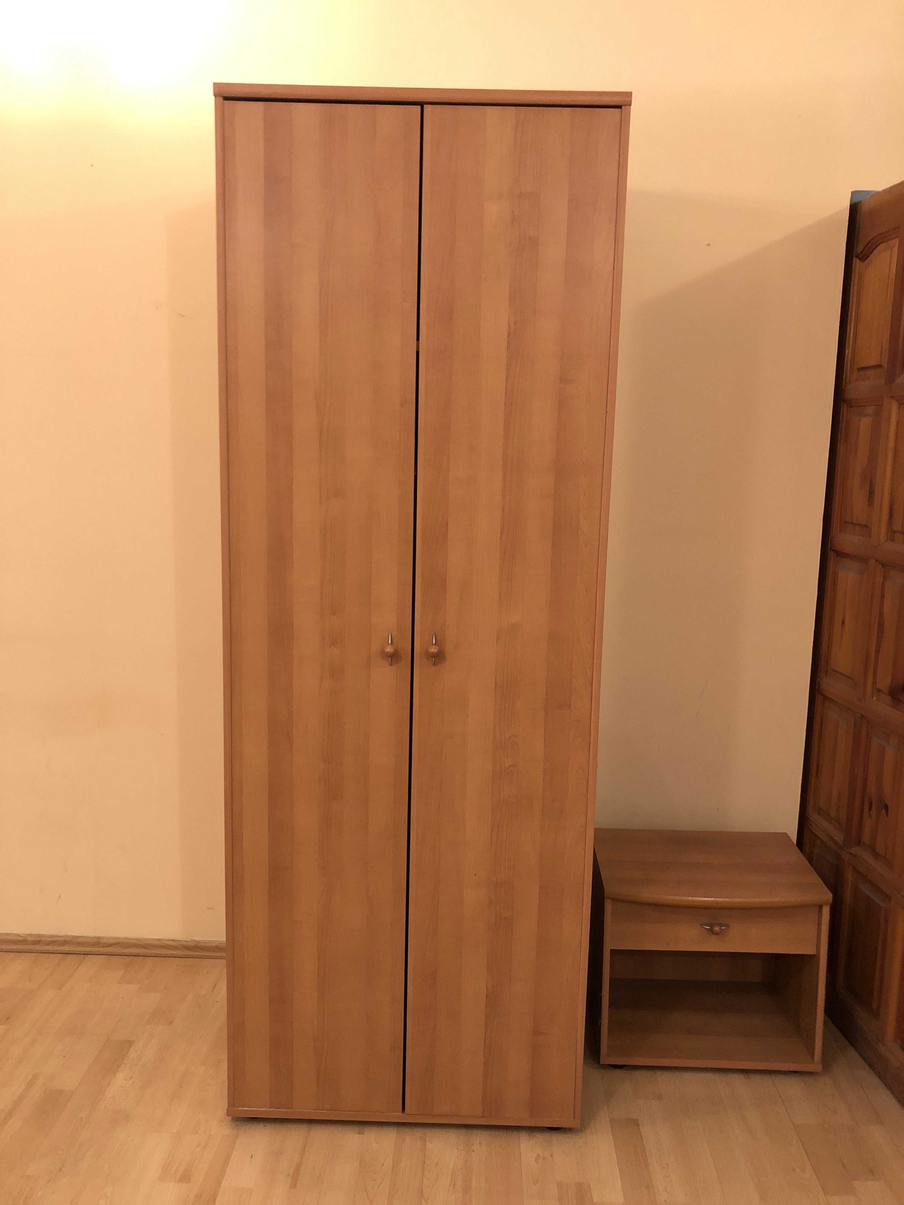 Komplet mebli wraz z szafką