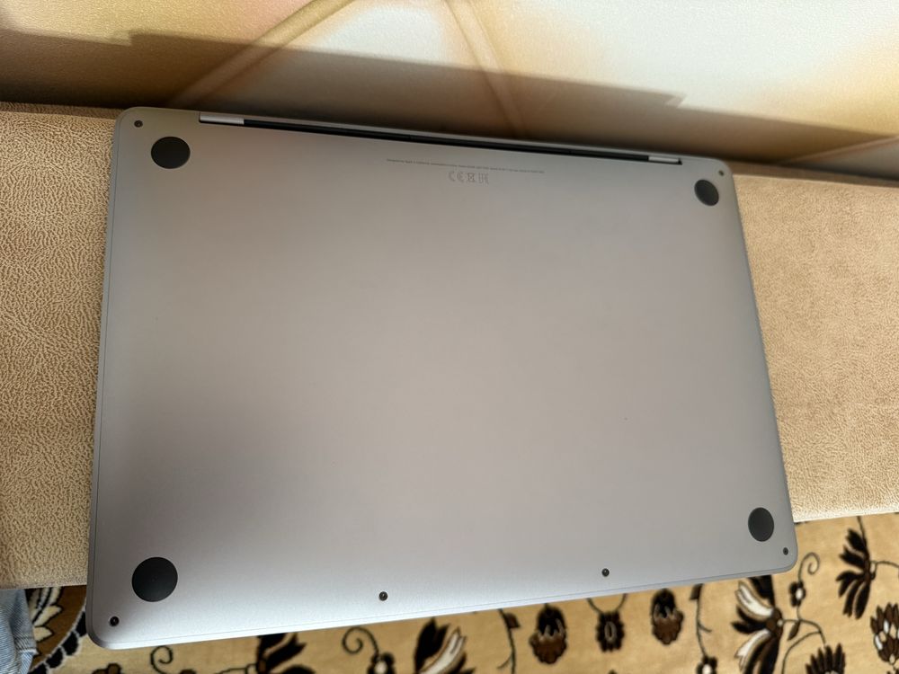 Продам MacBook 13 pro 2022 M2 16/256 Идеальное состояние