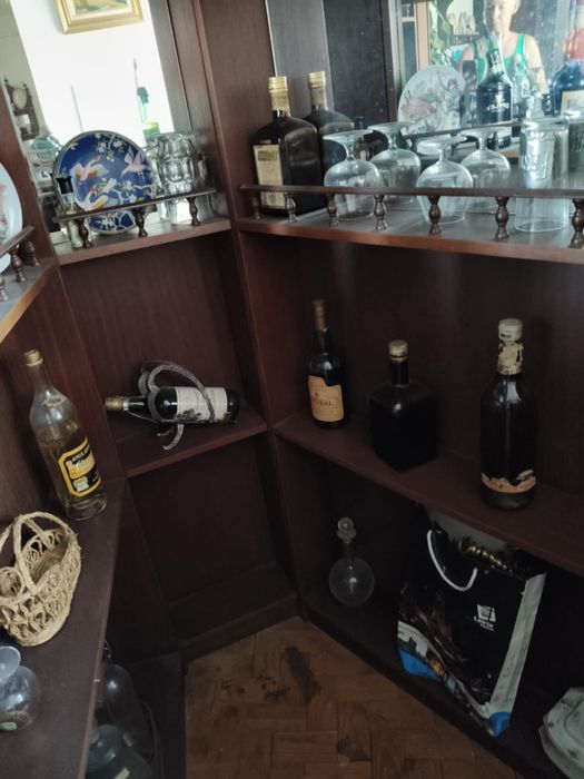 Bar de canto em madeira